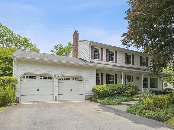 3rd image of 13 Hereford Dr