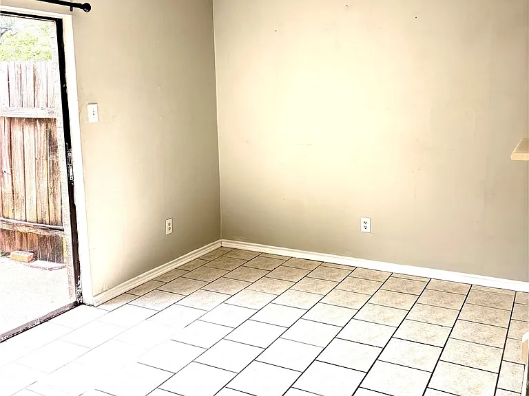 2406 Blanco Dr #D — Photo 3