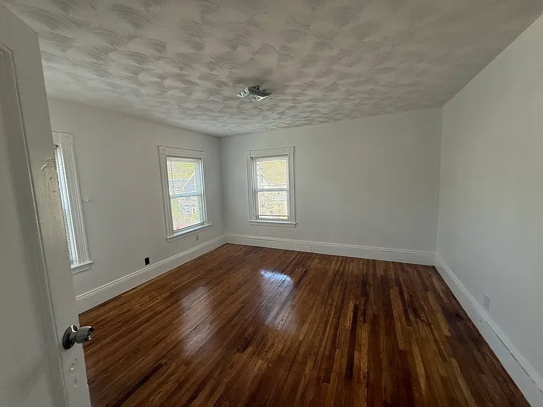 66 Round Hill St — Photo 16