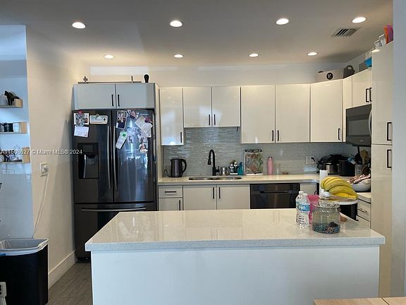 5th image of 3741 NE 170th St APT 1