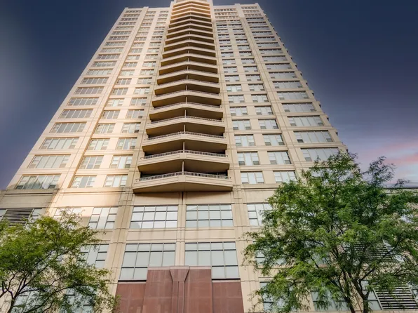 200 N Jefferson St APT 1701, Chicago, IL 60661