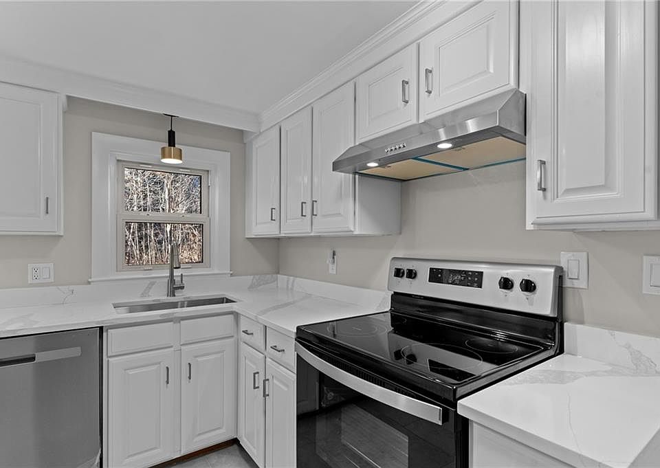 1175 Tarkiln Rd, Burrillville, RI 02830 Zillow