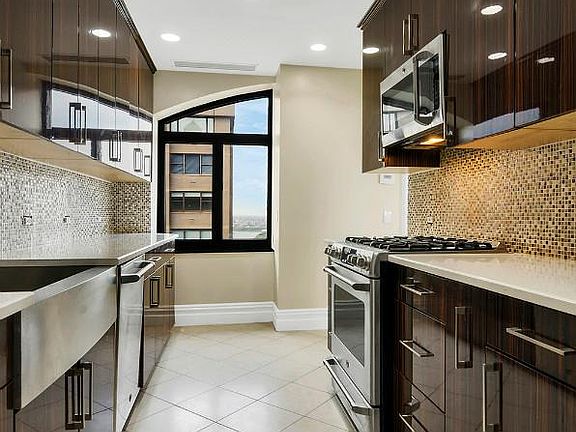 5th image of 52 E End Ave APT Penthouse 1