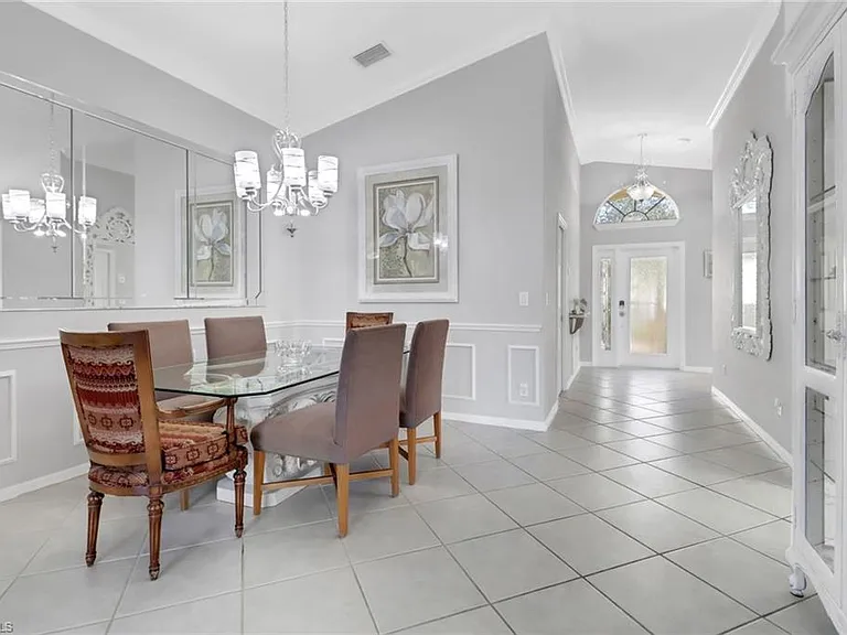 7477 Lourdes Ct — Photo 8