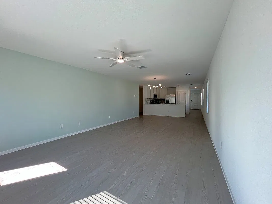 4 bed, 2.0 bath, 1630 sqft, $1,700 — Photo 2