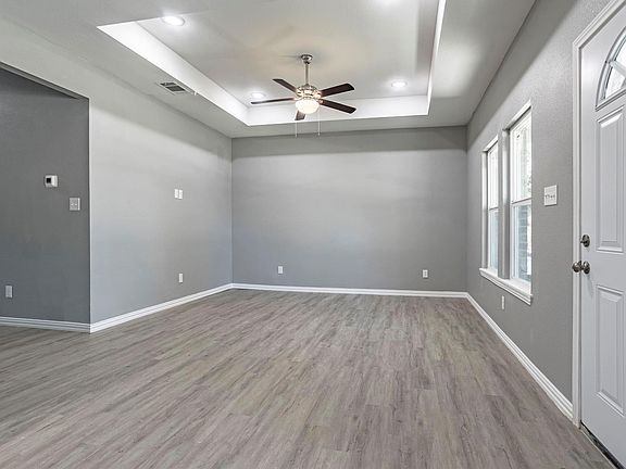 4th image of 3213 Evans Ave