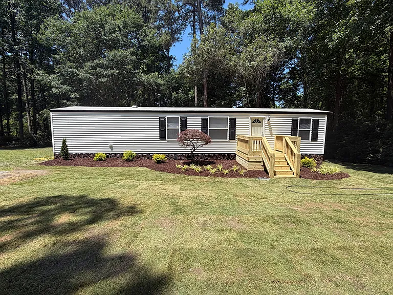 1435 Landmark Rd — Photo 1