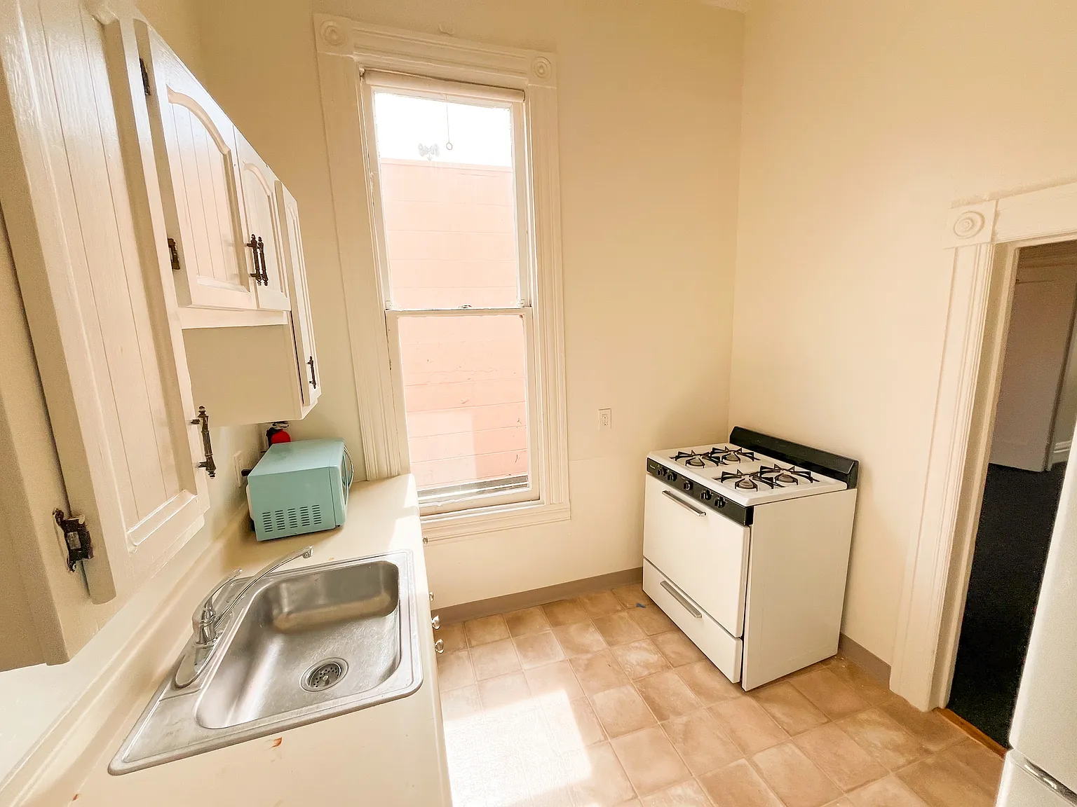 2 bed, 850 sqft, $4,700 — Photo 4
