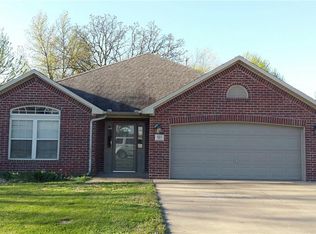 505 Magnolia St, Gentry, AR 72734