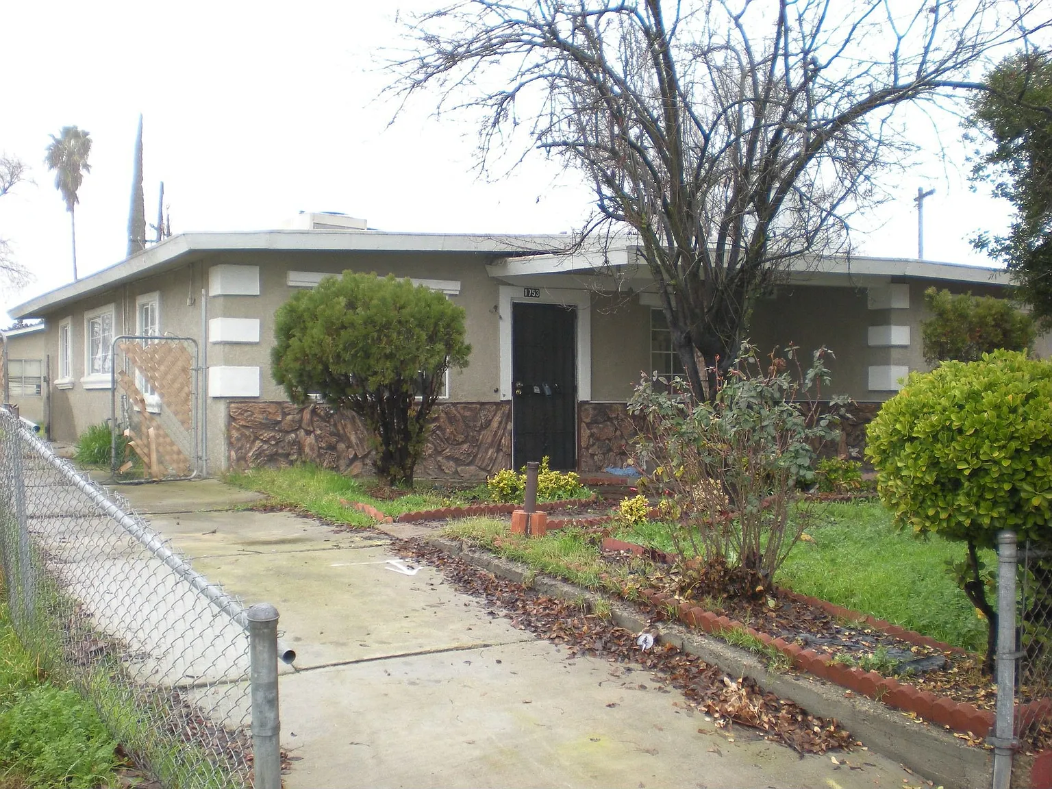 1753 S Harrison St photo 1