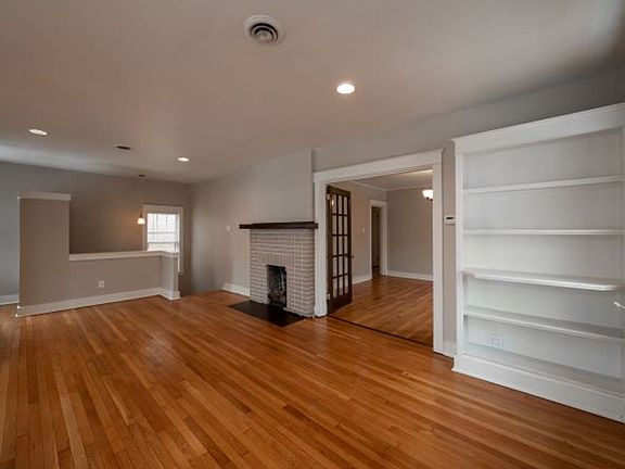 4th image of 319 W Hutchinson Ave