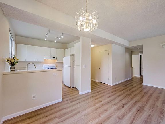 5th image of 205 Compass Point Court