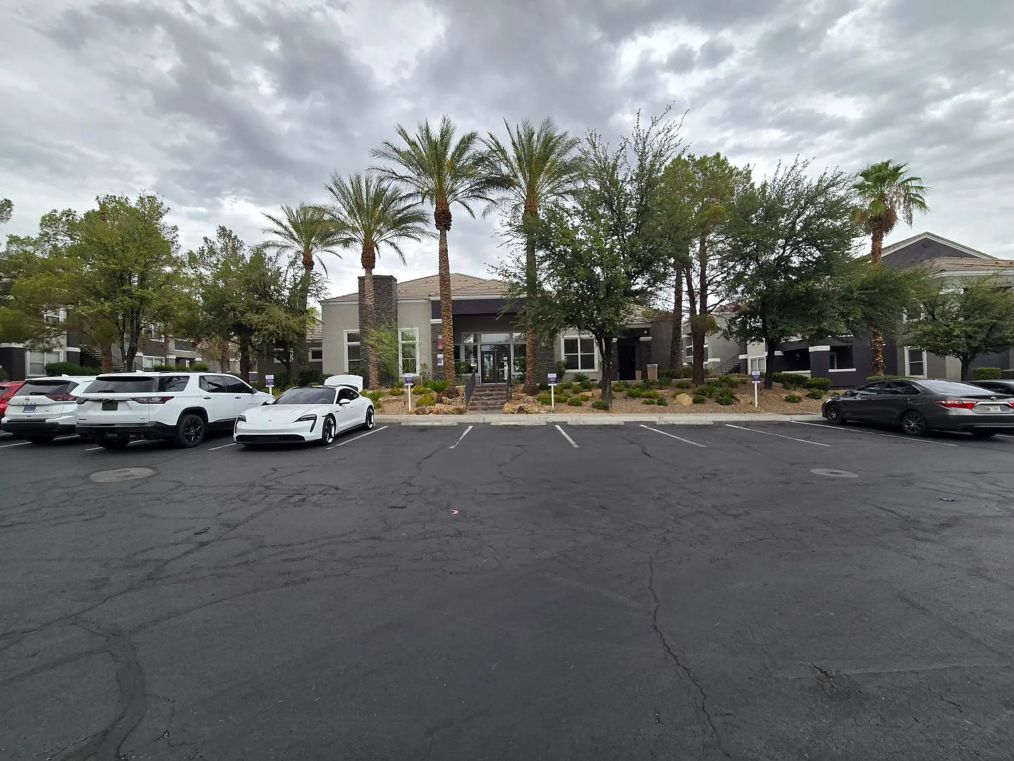 2 Weeks Free Rent An Amazing 1 Bedroom Downstair Condo Close To The Airport And Las Vegas Strip — Photo 1