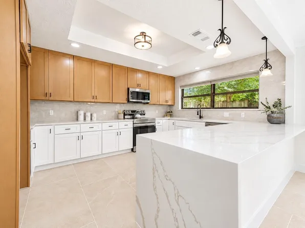 109 Dorado Dr, Friendswood, TX 77546
