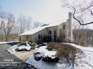 2850 Foxfire Ln SE, Ada, MI 49301