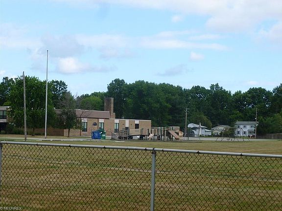 4th image of 26816 Driscoll Ln