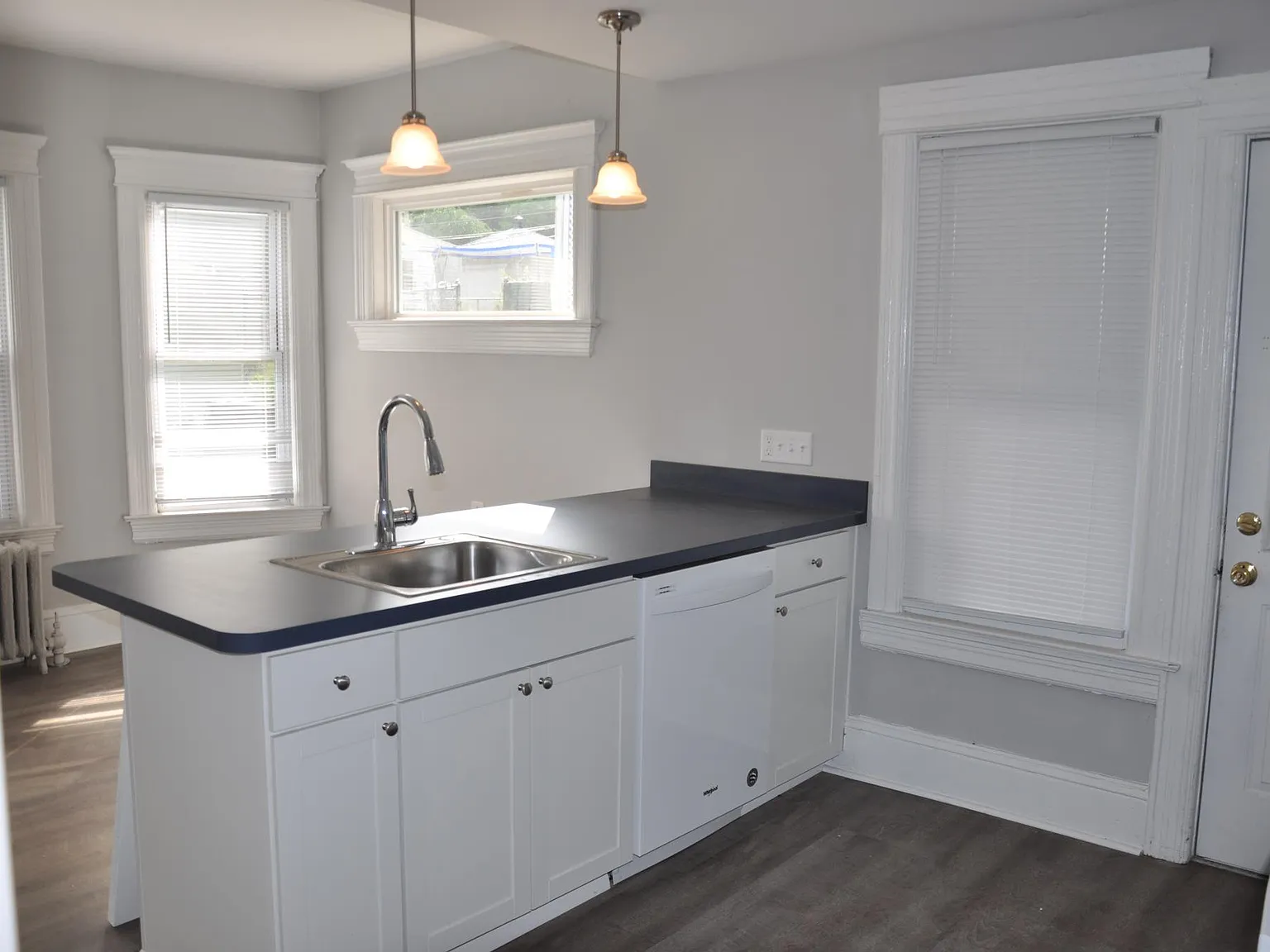4 bed, 1600 sqft, $2,400 — Photo 2