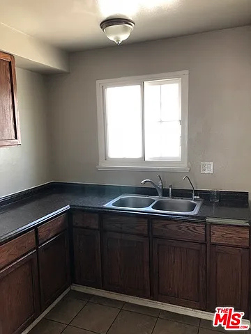 2 bed, 890 sqft, $2,400 — Photo 3