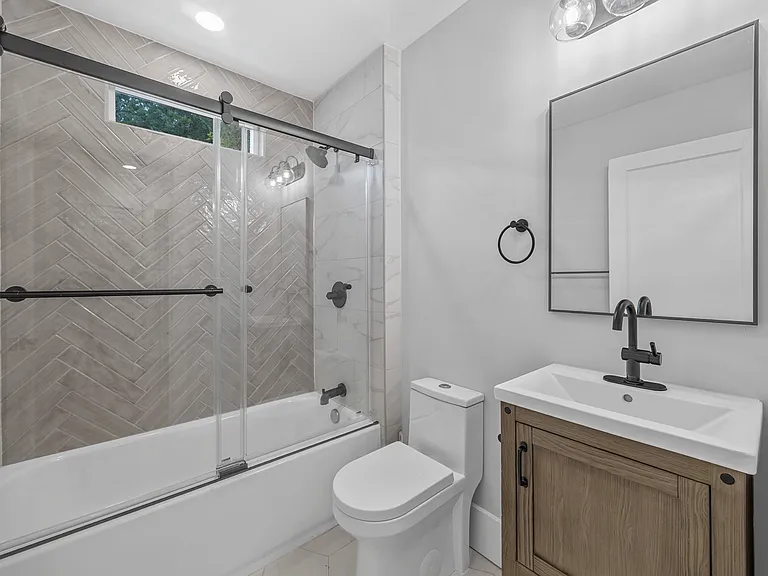 10 Amherst Ave — Photo 6