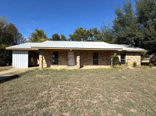 511 W 6th St, Clarksville, TX 75426