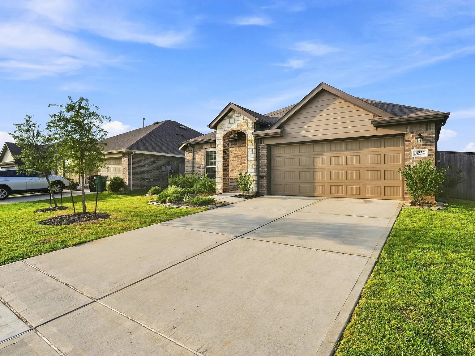 4 bed, 2.0 bath, 1940 sqft, $2,600 — Photo 3