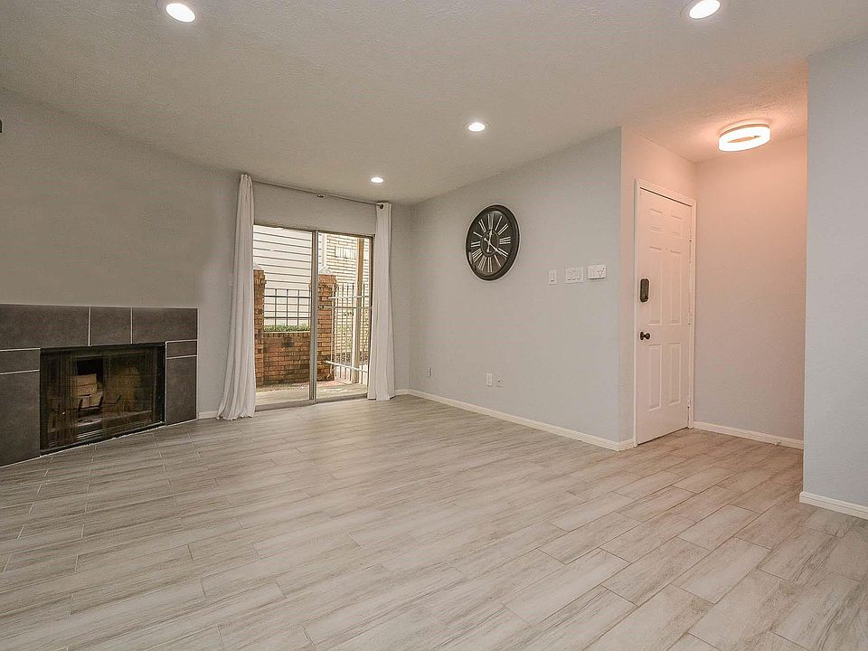 1st image of 12550 Whittington Dr #4