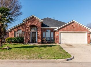 1131 Deer Valley Ln, Arlington, TX 76001