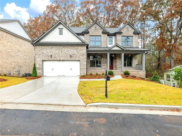 2428 Shadburn Ferry Dr, Buford, GA 30518