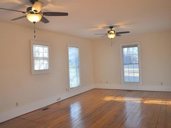 5th image of 633 Davie Ave