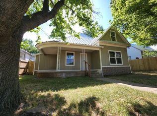 904 S Robinson St, Cleburne, TX 76031