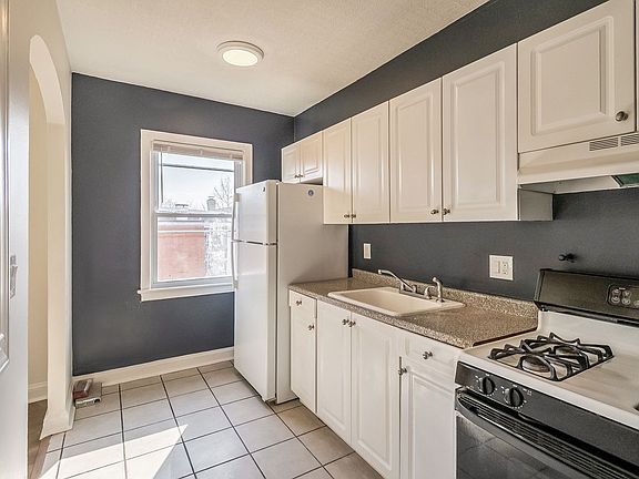 3rd image of 723 12th St SE