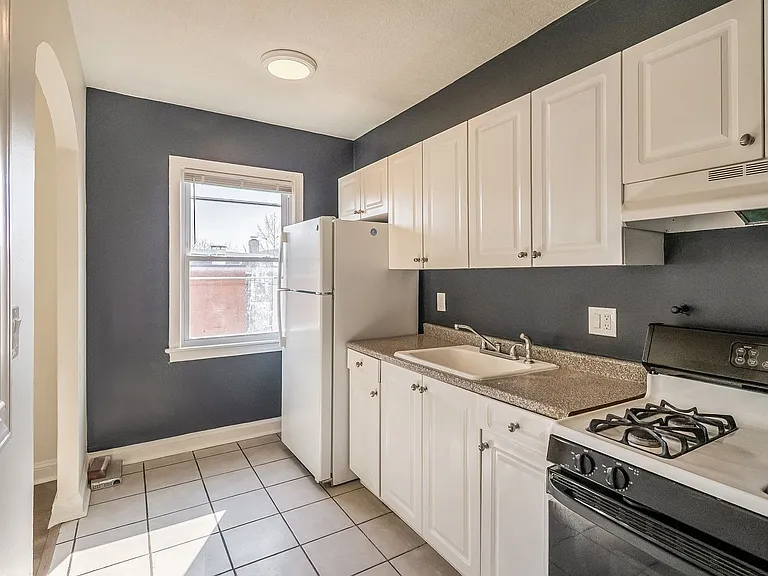 723 12th St SE — Photo 3