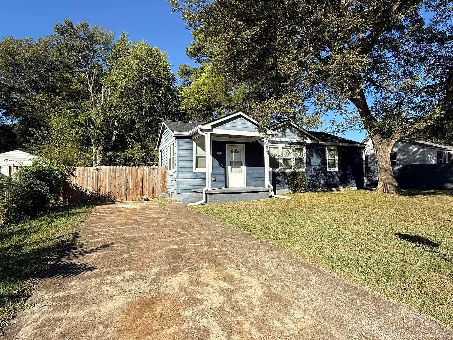 3 bed, 1.0 bath, 1118 sqft, $1,350 — Photo 2