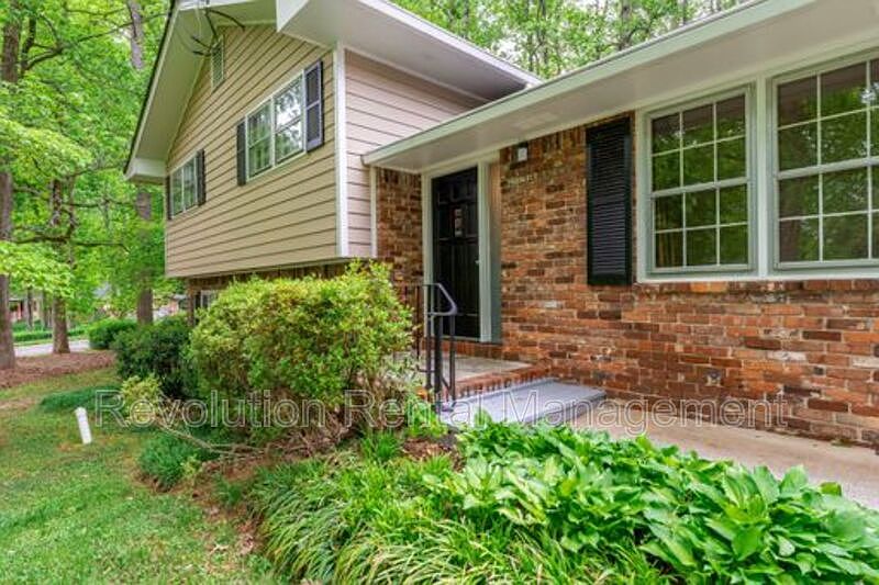 1st image of 2785 Briarglen Dr