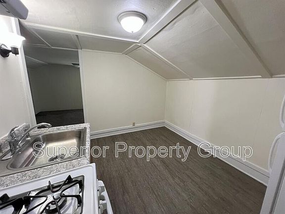 3rd image of 525 1/2 Cherry St