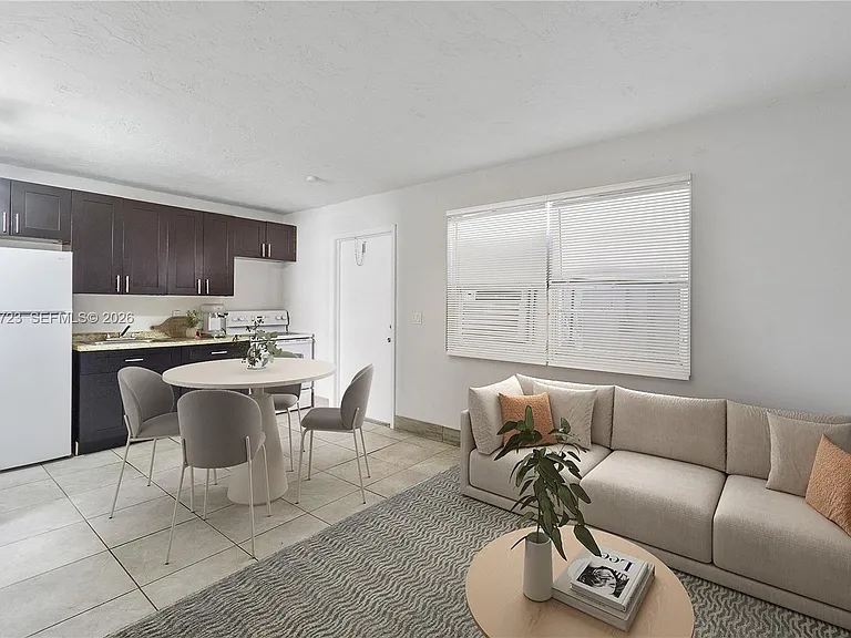 332 SW 3rd St #5 — Photo 7