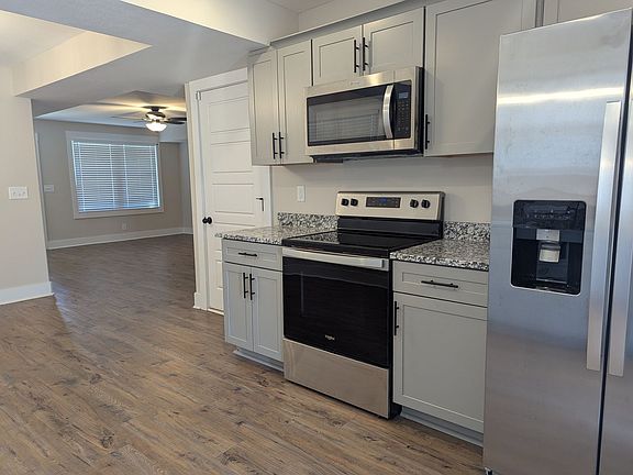 3rd image of 392 Martha Ln