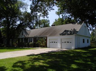 1051 Riverview Dr, Hanahan, SC 29410