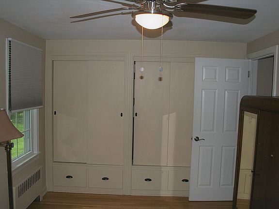 4th image of 72 Parkside Ave