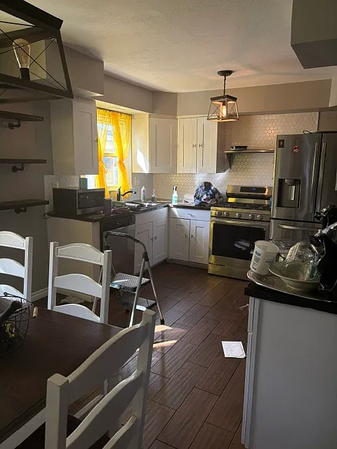 3 bed, 1.5 bath, $3,400 — Photo 2