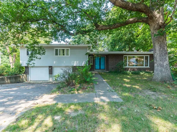 3248 Brightwood Dr, Saint Charles, MO 63303