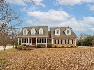 11 Nelson Dr, Holly Springs, MS 38635