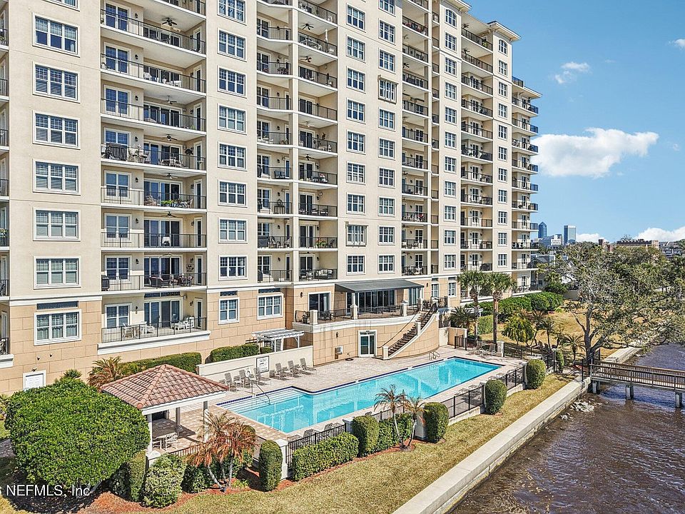 1st image of 2358 RIVERSIDE Avenue #405