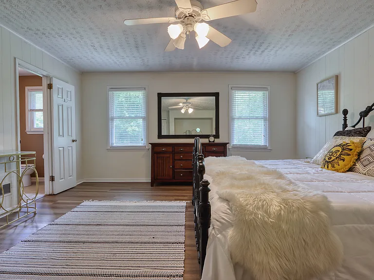 933 Gabriel Rd — Photo 17