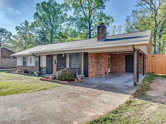 4th image of 357 Scarbrough St