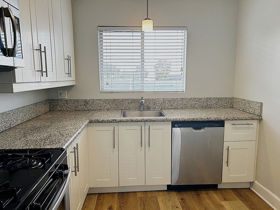 Kitchen, dishwasher, granite counter tops