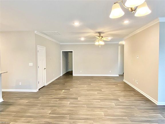 4th image of 1302 Farringdon Way