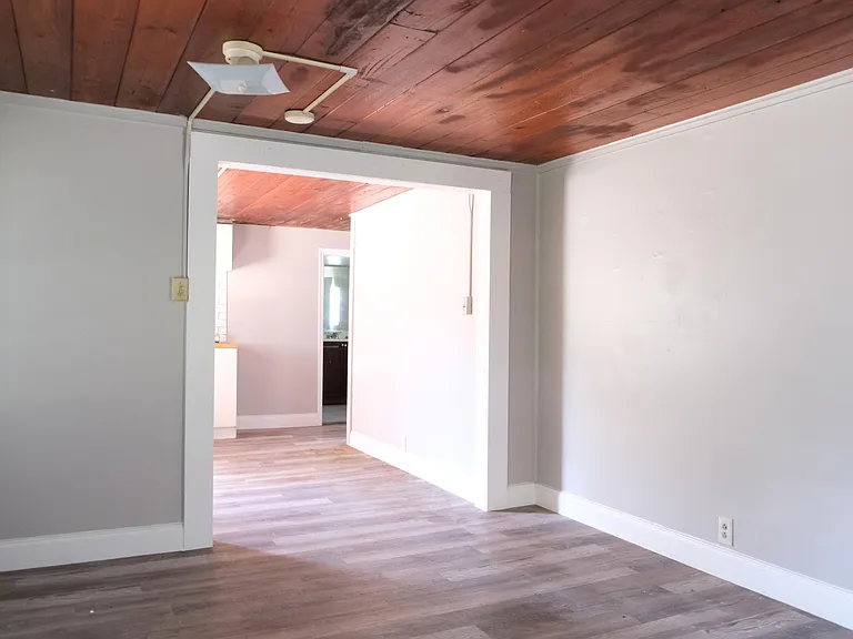528 22nd St — Photo 5