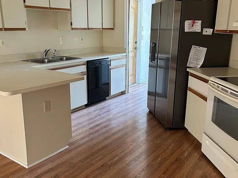 5482 Mariner Blvd — Photo 6