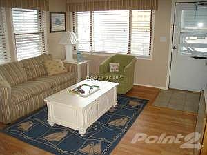 Living Room (2)